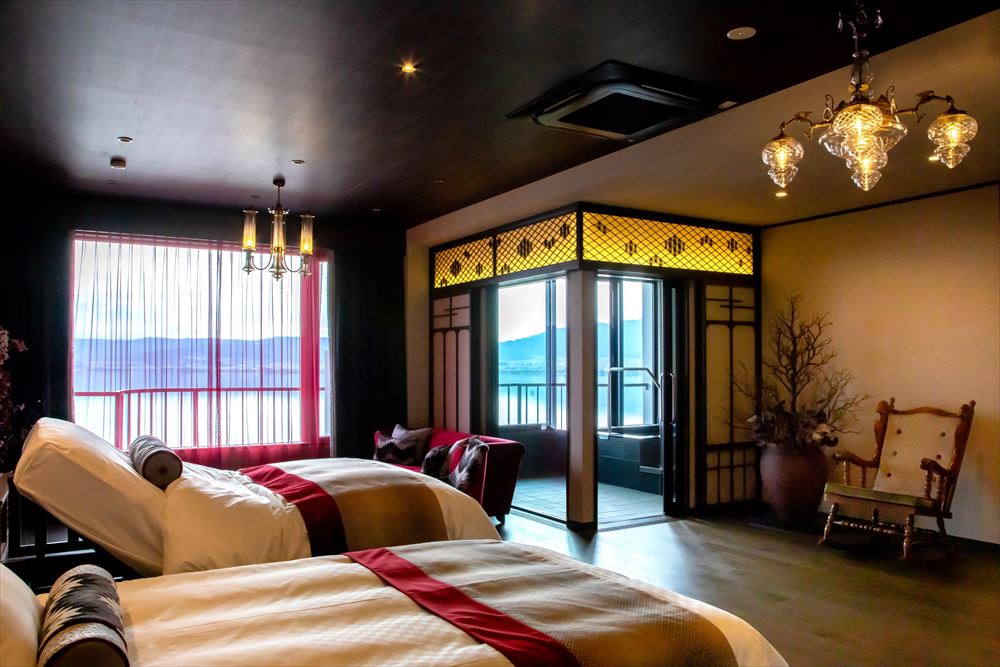 Kamisuwa Onsen Shinyu. Enjoy a view of Lake Suwa from both the room and open-air bath in this suite room. Universal design offers wheelchair accessibility.
