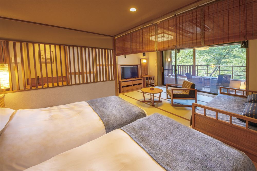 Shionoyu Onsen Rengetsu_The family twin room can accommodate up to four guests when using the day bed and Japanese futon.