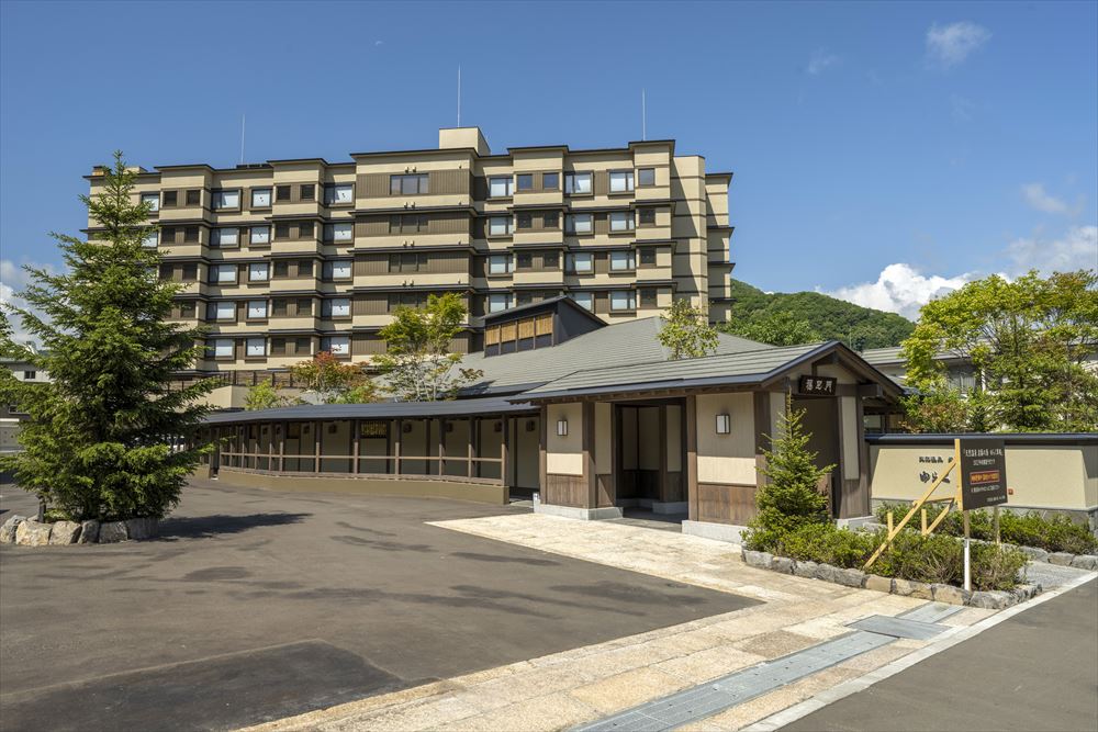 Jozankei Yuraku Souan_[Exterior] {Grand opening, February 2023} Nestled in a tranquil river valley, an onsen inn with natural hot spring baths in every room