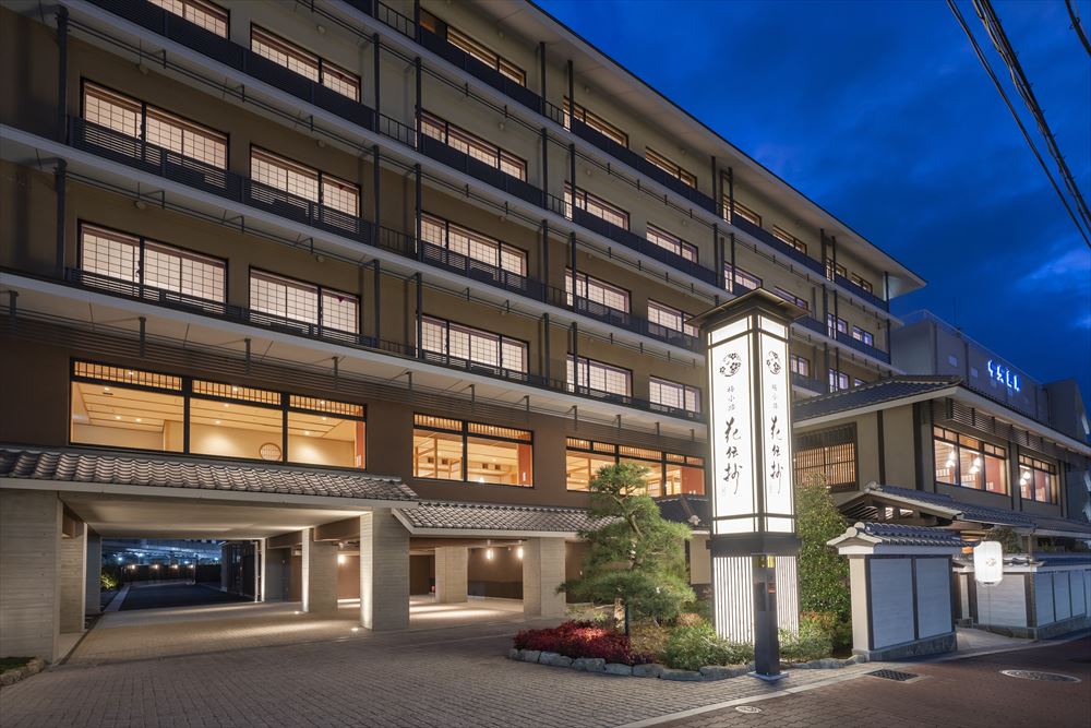 Kyoto Umekoji Kadensho_Opened in 2022. Set on Shichijo Street, the exterior is eye-catching even at night.