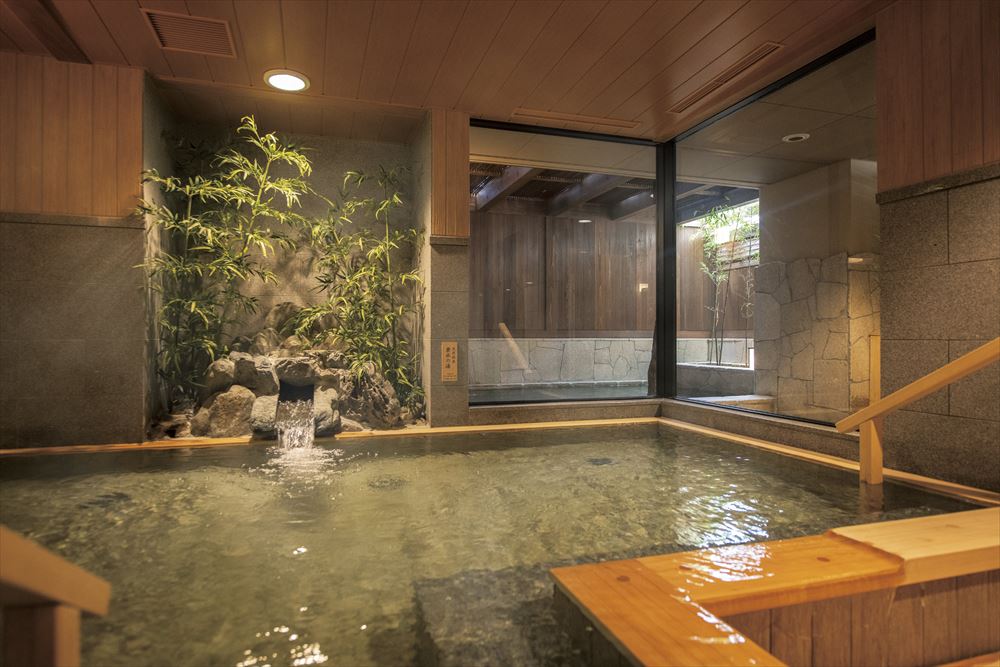 Onyado Shikishimakan_Unwind in the large natural hot spring bath