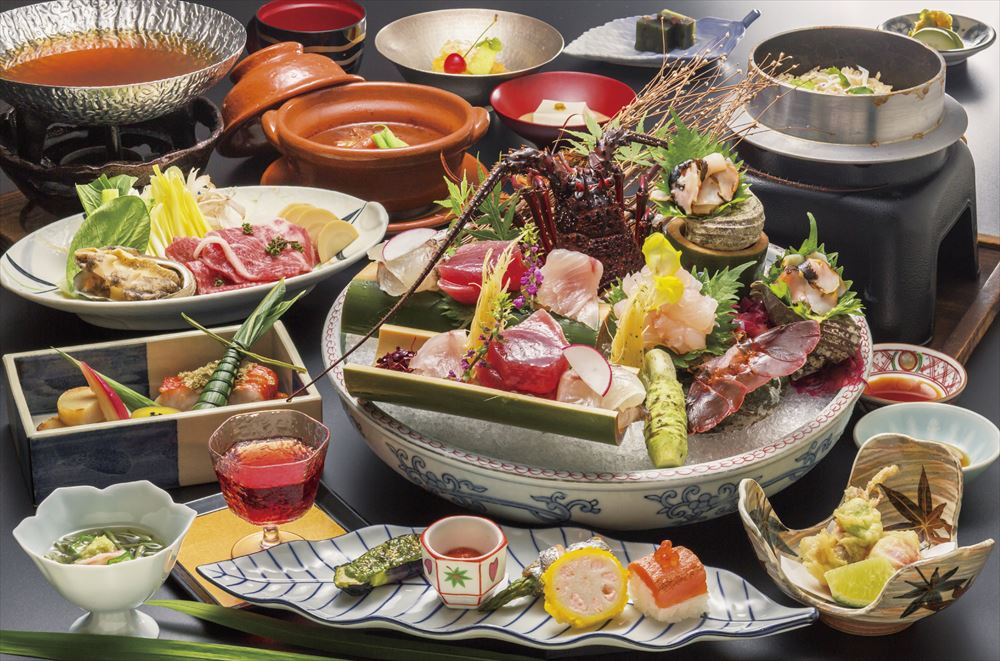 Toshinan Komeya_Dinner (image). Monthly Japanese Kaiseki meal with Ise lobster sashimi.