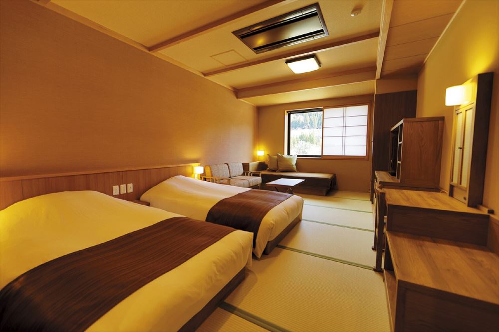 Onyado Yui no sho_Comfort twin room. Feel the embrace of the warm wood interiors.