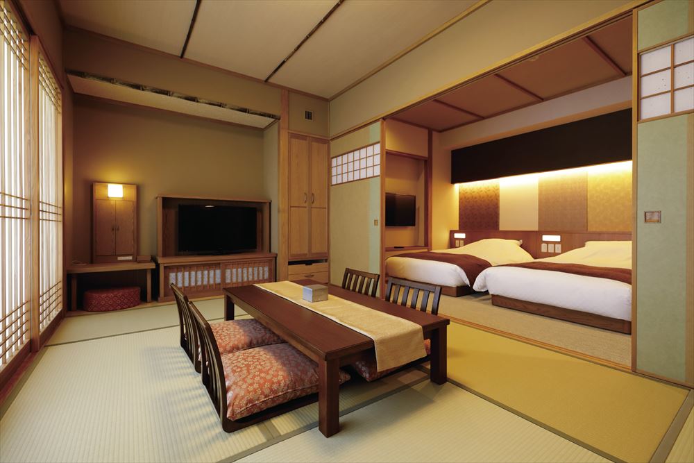 Onyado Shikishimakan_Japanese-Western style room with open-air bath in the main building. Japanese-style rooms with tatami floors are ideal for families with small children.