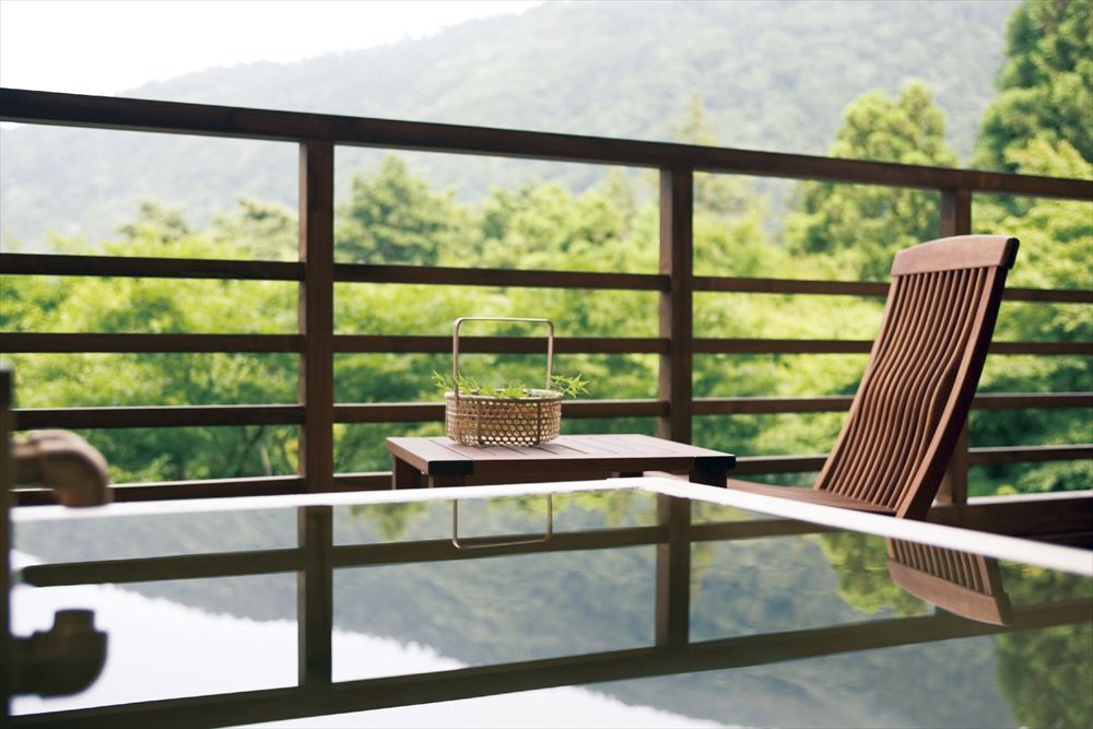 Hakone Kowakudani Onsen Mizu no Oto_A Japanese-Western room with an open-air bath made of cypress wood. Soak in a bath gazing at the scenery of each season.