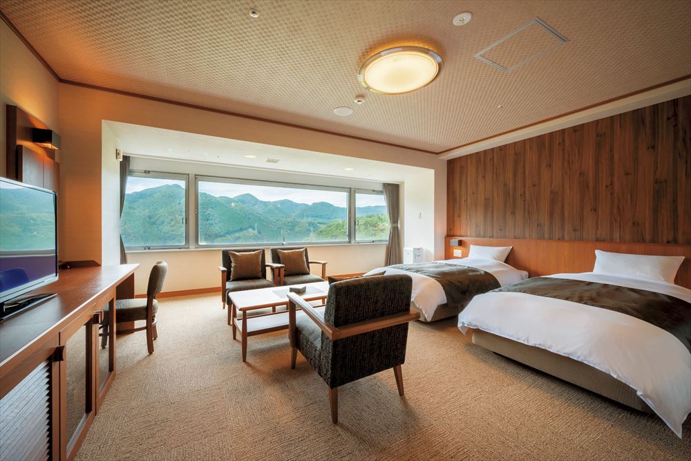 Naruko Onsen Yumoto Kissho_Deluxe twin room overlooking the Ou Mountains.