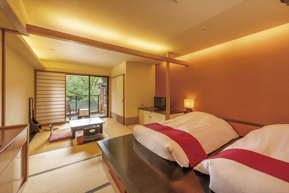 Toki no Yu Setsugetsuka_A harmony of Japanese and western design with beds set in a relaxing tatami space. Ideal for mature sophisticated travelers to unwind.