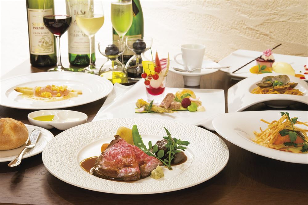 LA VISTA Fujikawaguchiko_A classic full-course dinner. The wines of the Koshu region make the perfect pairing. (image)