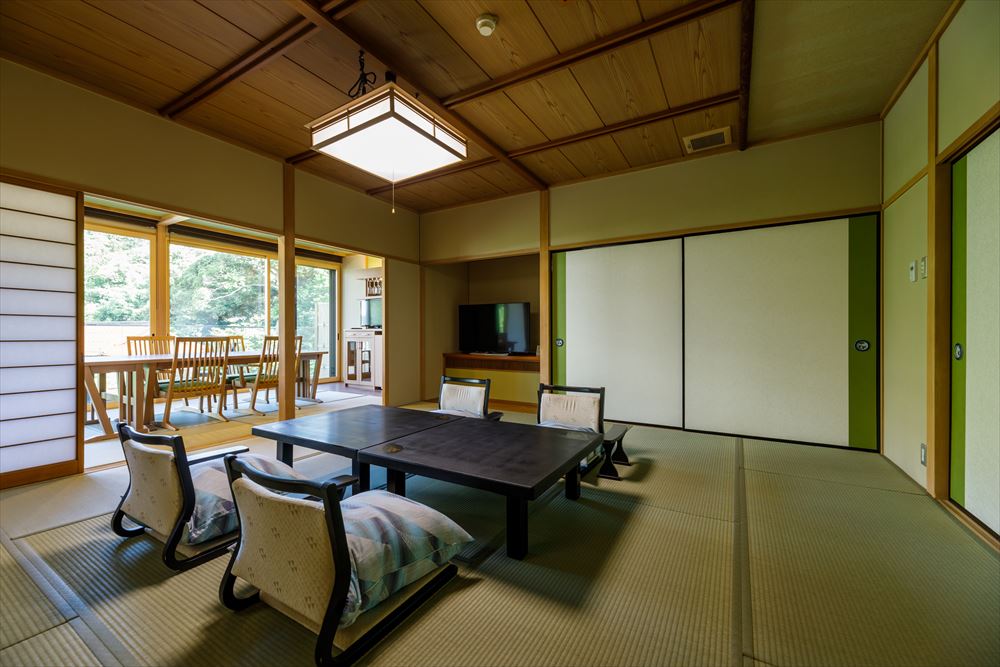 Tachibana Shikitei. Crimson-purple & Verdure (tatami space) ~ Superior Japanese-style room: 12.5 tatami Japanese-style room and a 7.5 tatami dining space