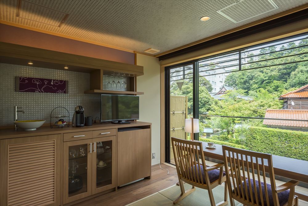 Tachibana Shikitei. Crimson-purple & Verdure - Superior Japanese-style room (dining space): a 12.5 tatami Japanese-style room with a 7.5 tatami dining space.