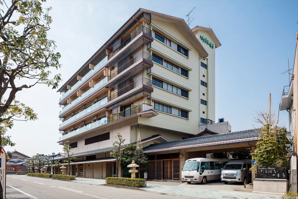 Tachibana Shikitei. Our hotel is located in the heart of Yamashiro Onsen. We look forward to welcoming you with the same omotenashi hospitality unchanged since our founding.