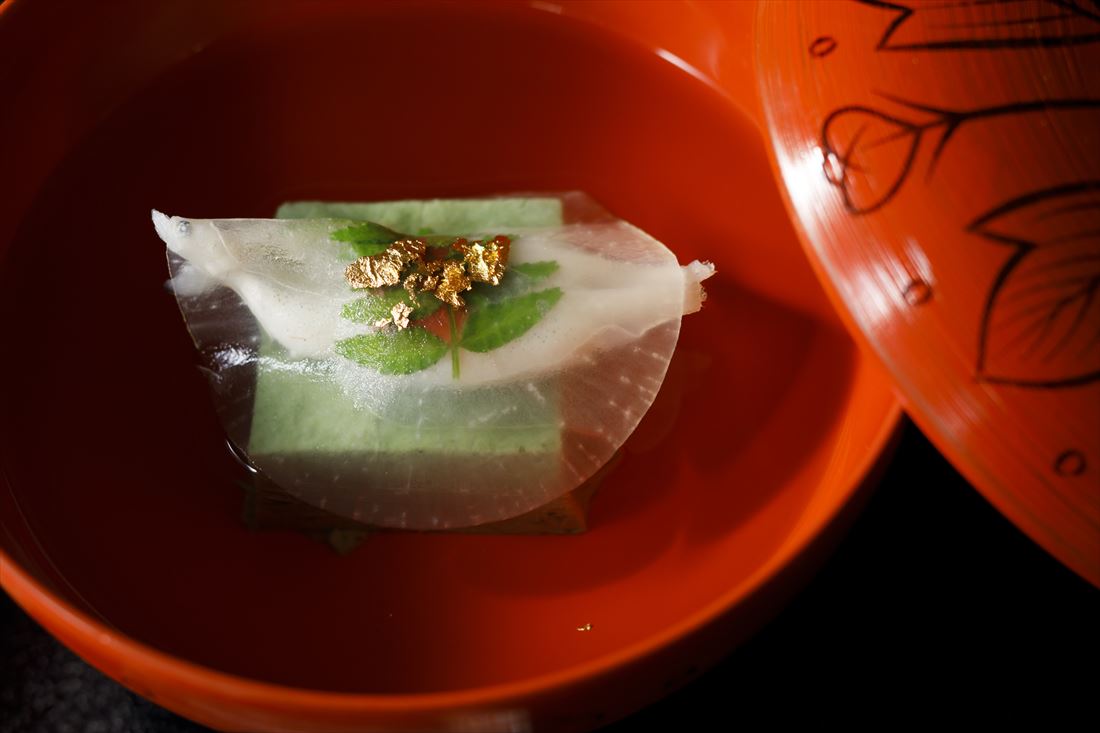 Tachibana Shikitei. Crab, and other special seasonal kaiseki dishes are also available in addition to the monthly kaiseki course.