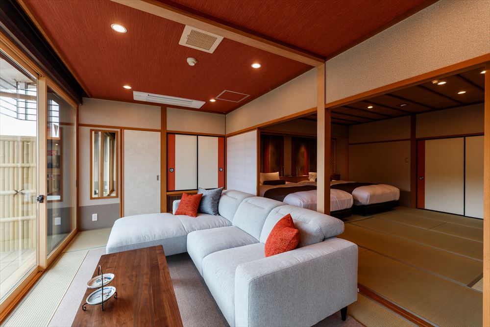 Tachibana Shikitei. Japanese Jr. suite including hinoki open-air bath with view: a 12.5-tatami twin bedroom, a 7.5-tatami lounge with sofa and an open-air bath made of hinoki (Japanese cypress).