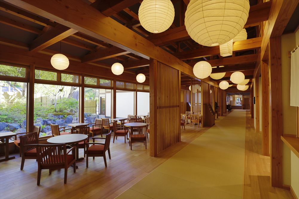 Yukemuri No Yado Inazumi Onsen_Lobby. Feel free to stop by for a hot cup of tea in the relaxing space.