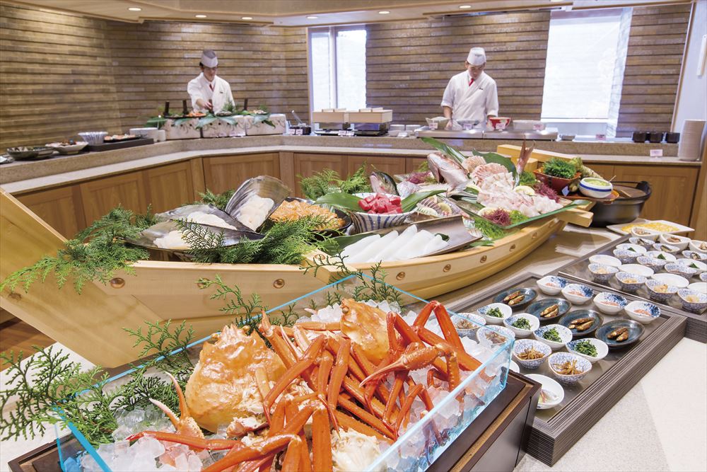 Oyado Tsukiyo no Usagi_Meals are served at a buffet where chefs prepare delicacies right before your eyes. Enjoy the best of the San’in region to your heart’s content.