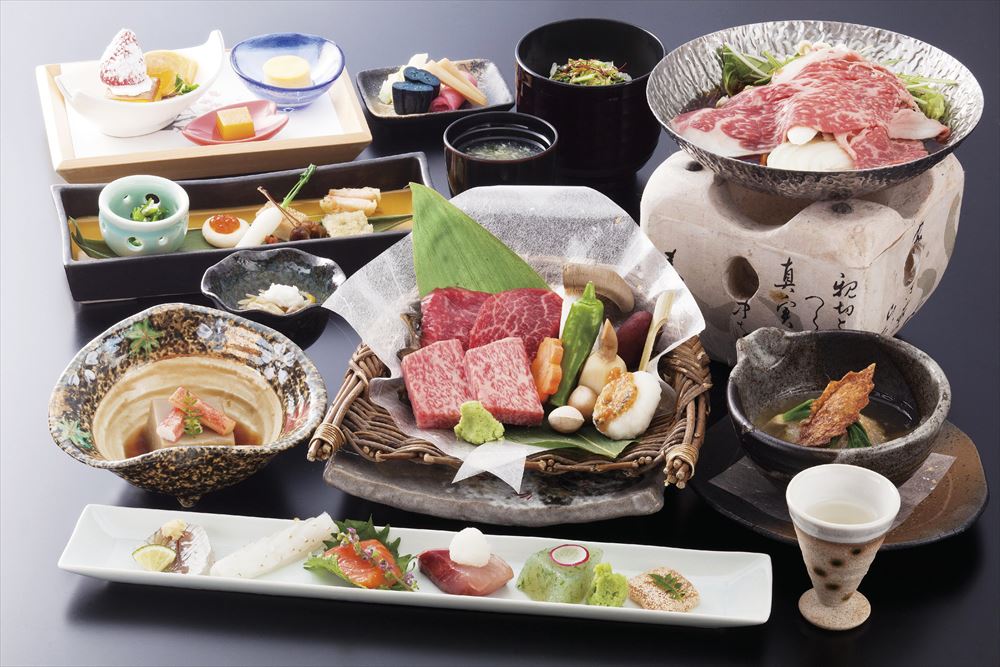 Takumi no Yado Miyama Ouan_Grilled Hida beef kaiseki dinner (image). Enjoy fresh ingredients in every season and high-quality Hida beef.