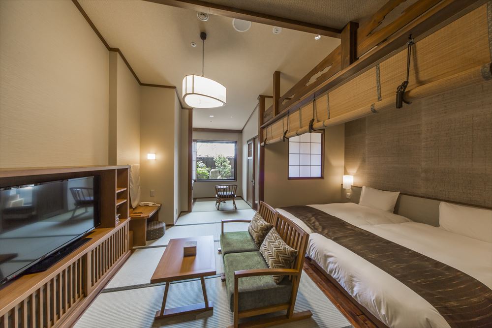 Inishie no Yado Keiun_A Japanese-Western style room in the main building. All guest rooms have an elegant Japanese interior.