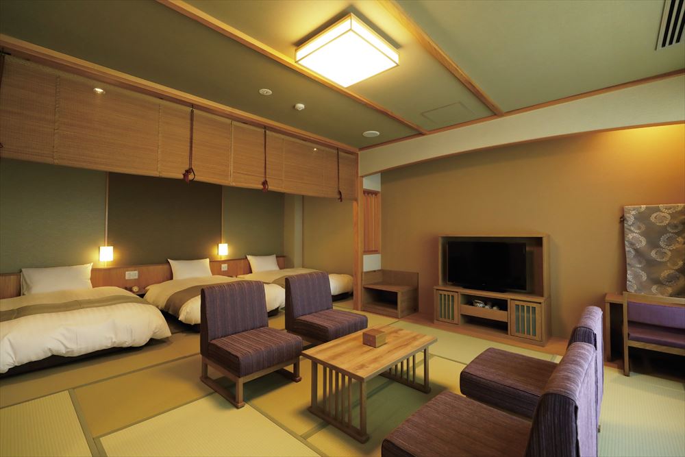 Yukemuri No Yado Inazumi Onsen_A spacious, Japanese-Western style triple room. Comes with a natural hot spring bath made of 