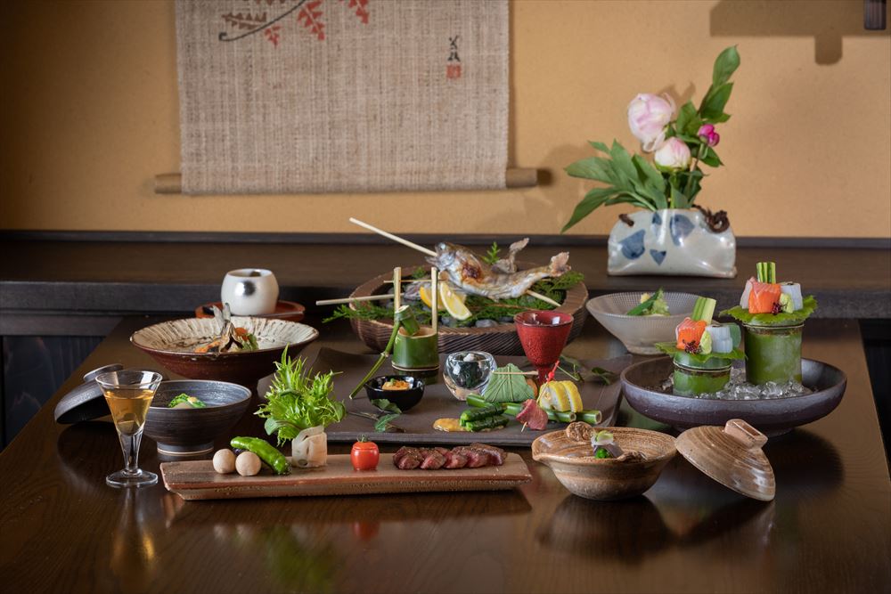 Ryokan Sanga. Enjoy kaiseki cuisine made with great care and attention using the best of the region and season in each dish.