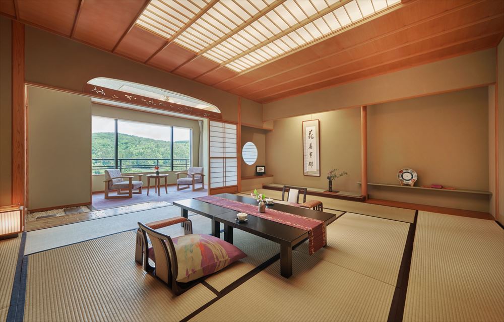 Osyu Akiu Spa RANTEI. Kunshi is a special corner room with a spectacular view from the top floor.