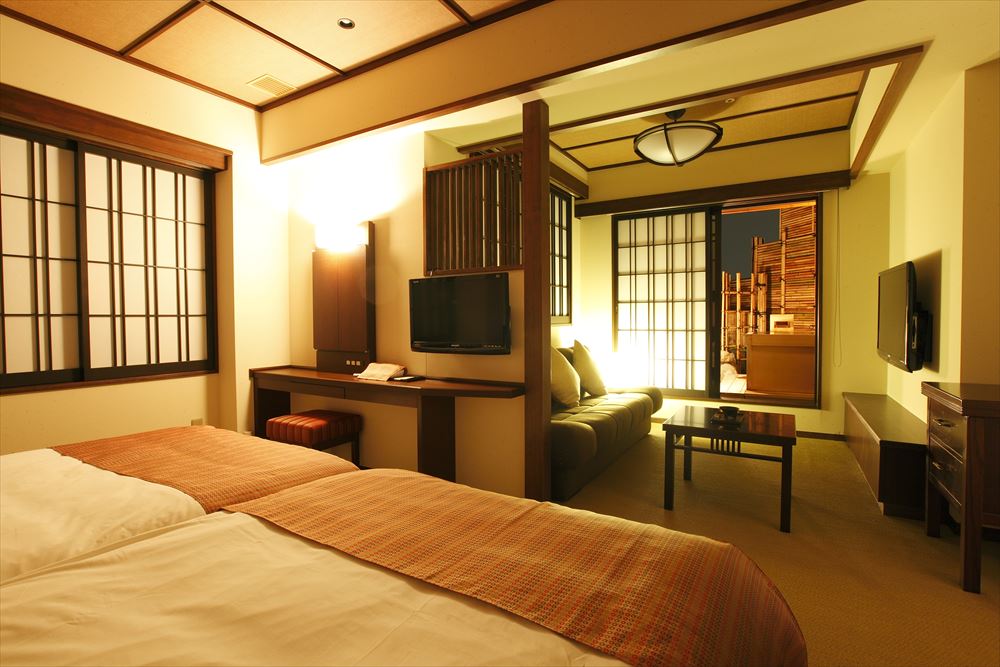 Kyoto Arashiyama Onsen Kadensho_The twin room, Kyomachiya, includes an open-air bath