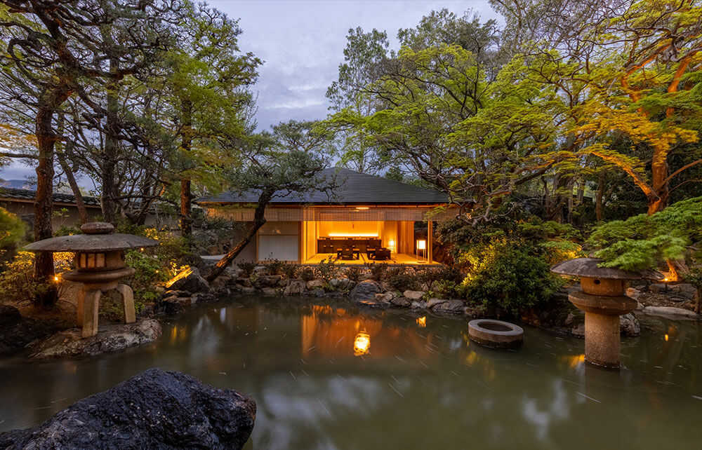 FUFU KYOTO JAPAN_Annex Yae Hitoe. The horizontal lines and low height of this single-story Japanese wood building were designed to blend in seamlessly with the garden.