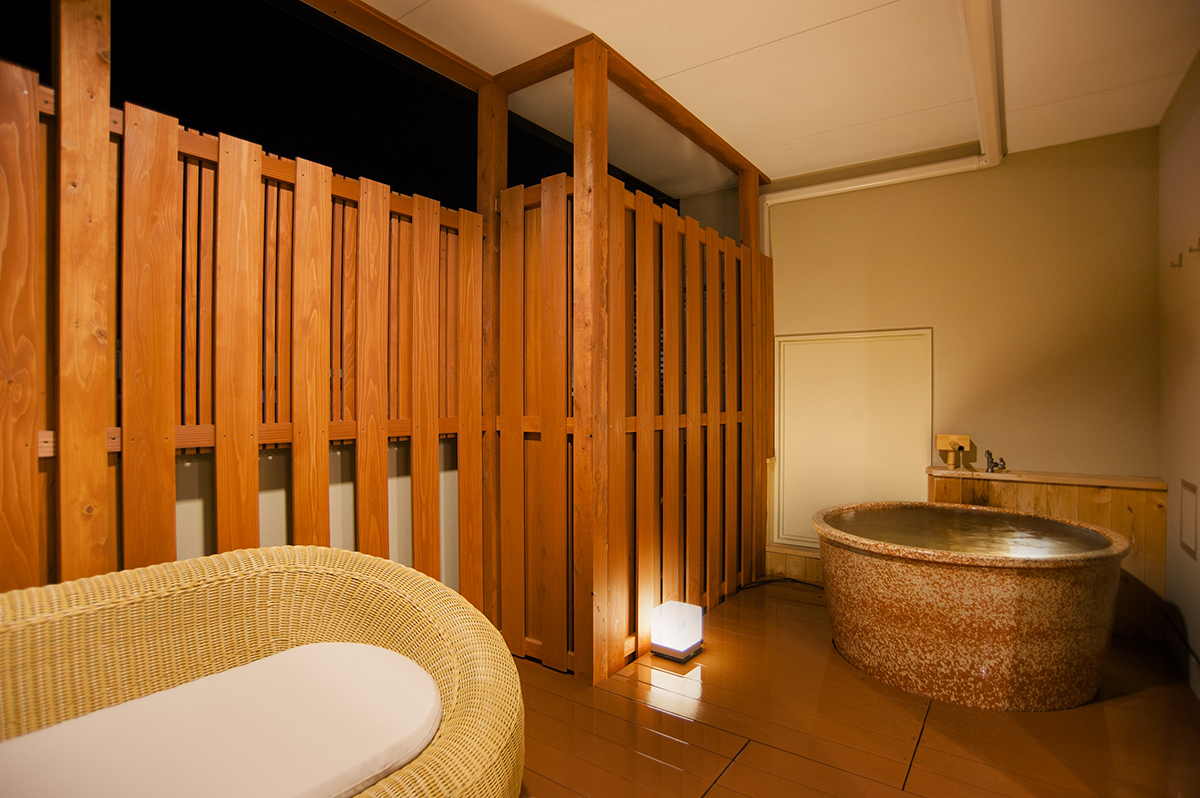 Isegekusando Iseshinsen_All rooms have private open-air baths. Whenever you please, without hesitation, enjoy the caress of the breeze while luxuriating in these natural hot spring waters.