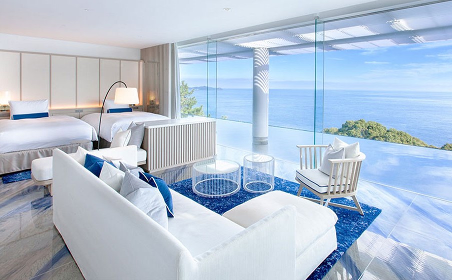 ATAMI KAIHOUROU_Luxury Suite SEIHA. This spacious 90 sq. meters room is an architect’s dream, with an infinity water basin overlooking the majestic Sagami Bay.