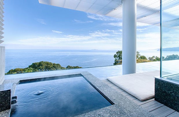 ATAMI KAIHOUROU_Open-air hot spring bath of SEIHA. Gaze upon the endless expanse of sky and sea, while enjoying a relaxing bath to your heart’s content in perfect privacy.