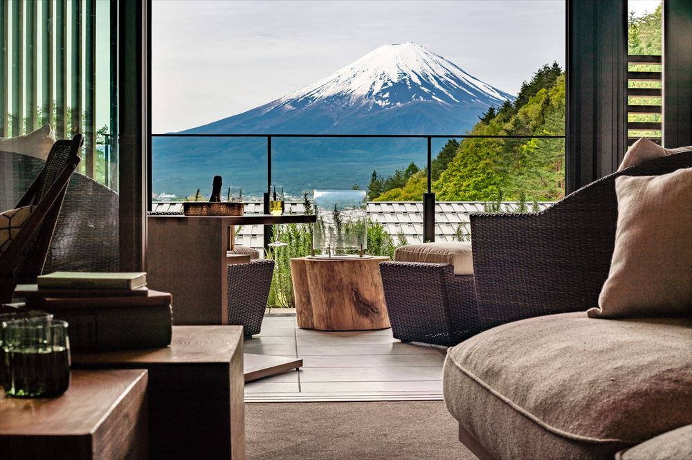 FUFU KAWAGUCHIKO JAPAN_Guest Rooms. All 32 rooms face Mt. Fuji. An open-air bath fed with natural hot spring waters and a bioethanol fireplace provide the ultimate in comfort.