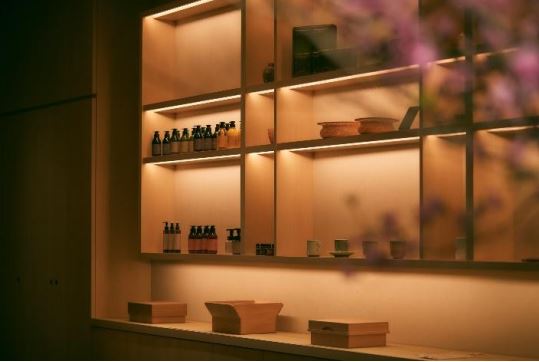 FUFU KYOTO JAPAN_An array of original aromatherapy oils and amenities are also available in the room.