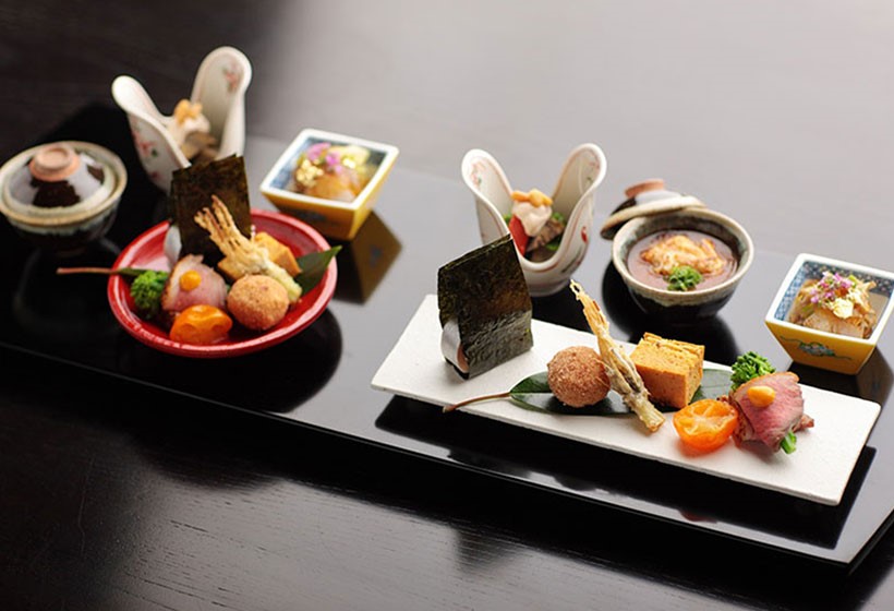 ATAMI KAIHOUROU_Dinner. Savor Japanese cuisine made with fresh seafood caught in nearby waters and seasonal ingredients from all over Japan. (Photo: image of assorted appetizers)