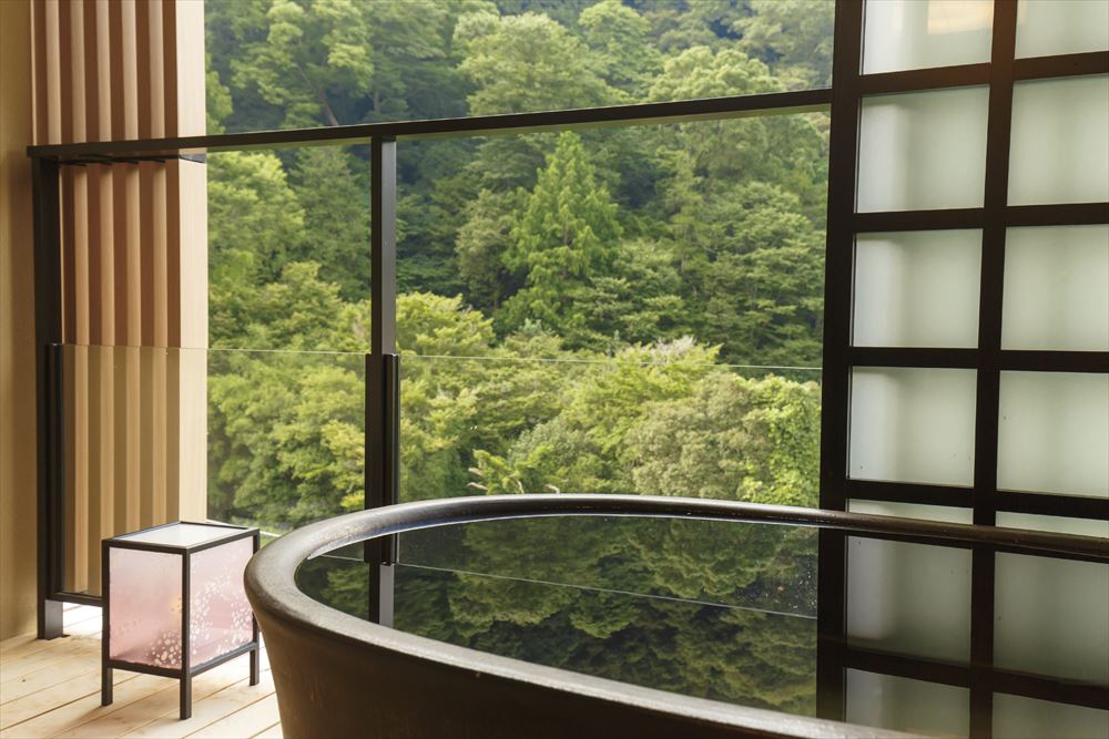 Tsuki no Yado Sara_Open-air bath in the guest room. Relax and unwind in this private paradise.