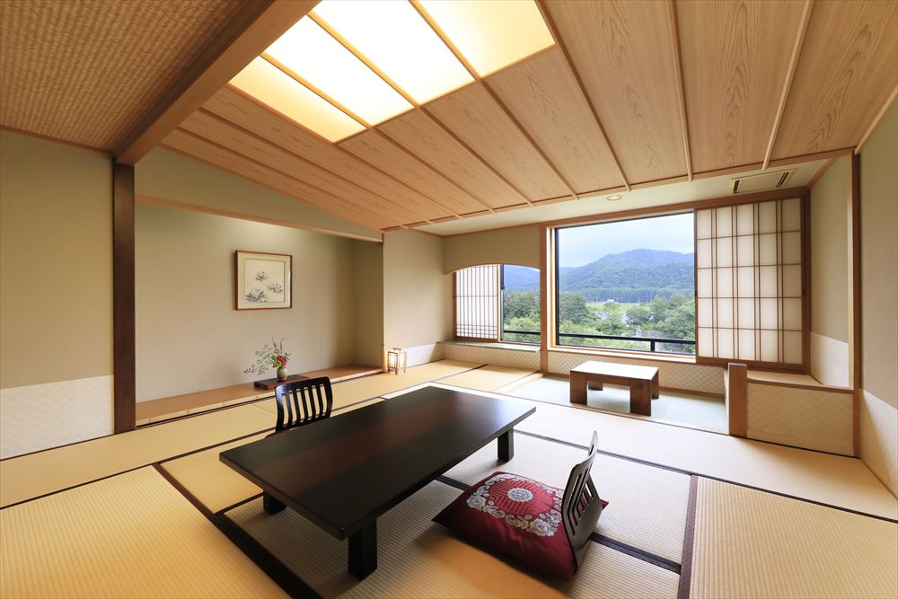 Ryokusuitei Keisui_The view from the wide windows brings peace to mind, body and soul.