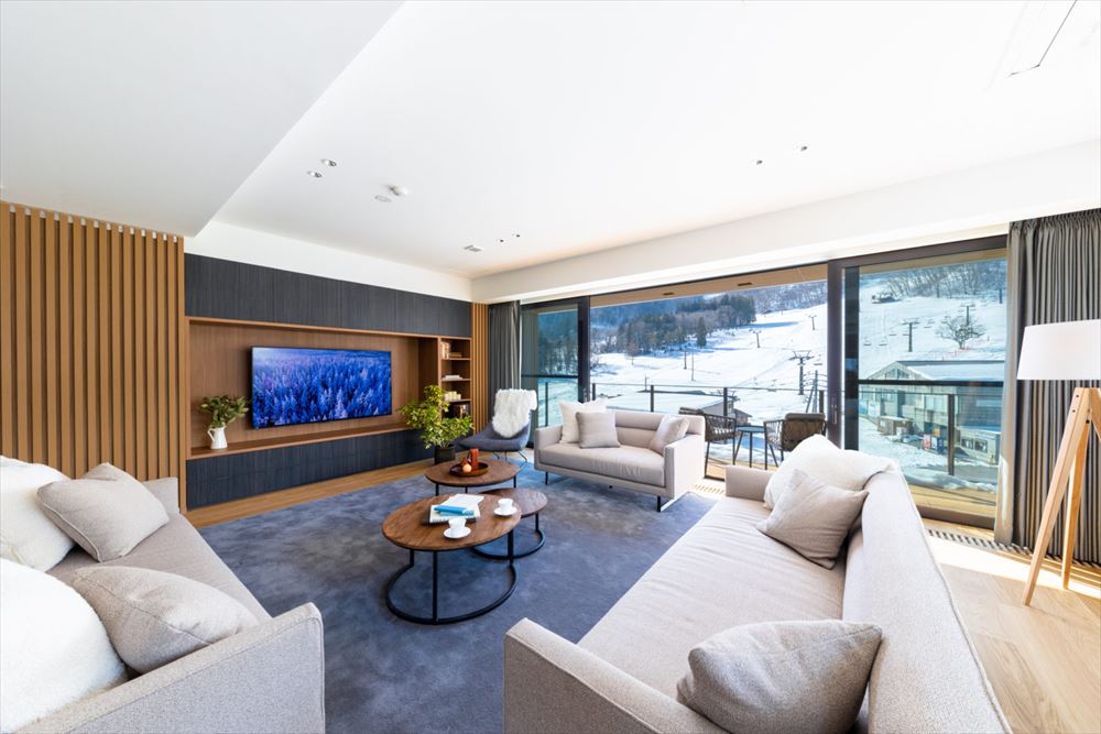 ROKA Luxury Apartments_Living room（Winter）