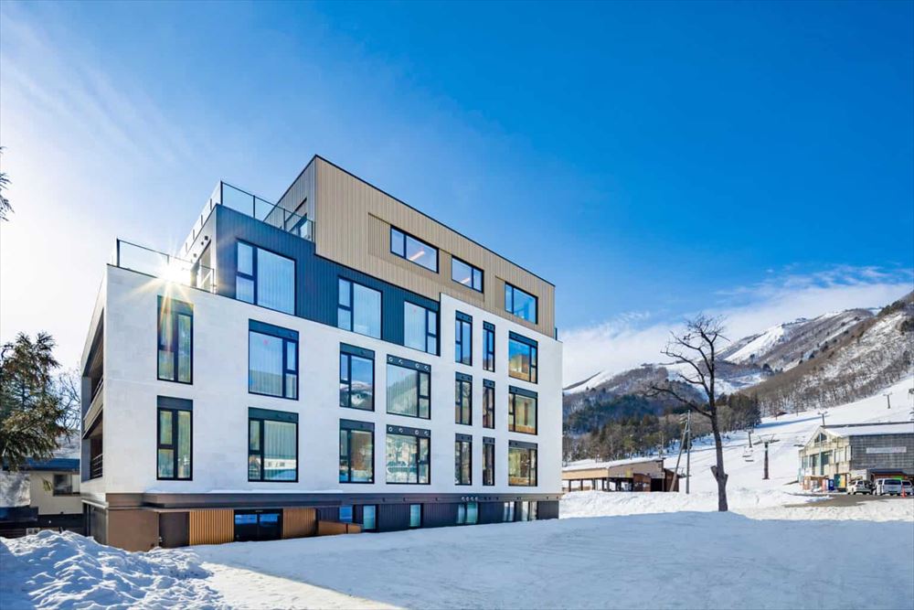 ROKA Luxury Apartments_Exterior（snow scene）