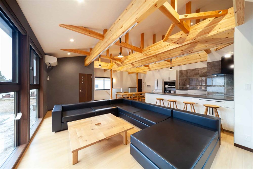 Mizuho 4 Bedroom Chalet_객실（거실）。큰 검은 가죽 소파