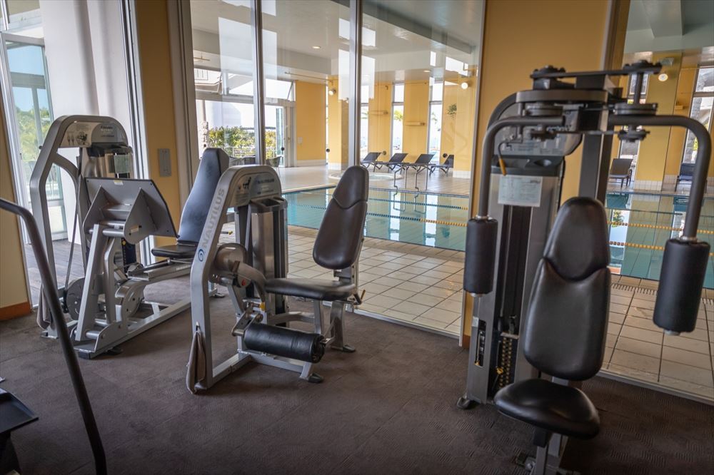 ORIENTAL HOTEL OKINAWA RESORT & SPA.。健身房。设备齐全的健身房可以锻炼身体。器具房很宽敞，团体也能利用，还有拉伸、有氧健美操等丰富体验项目。