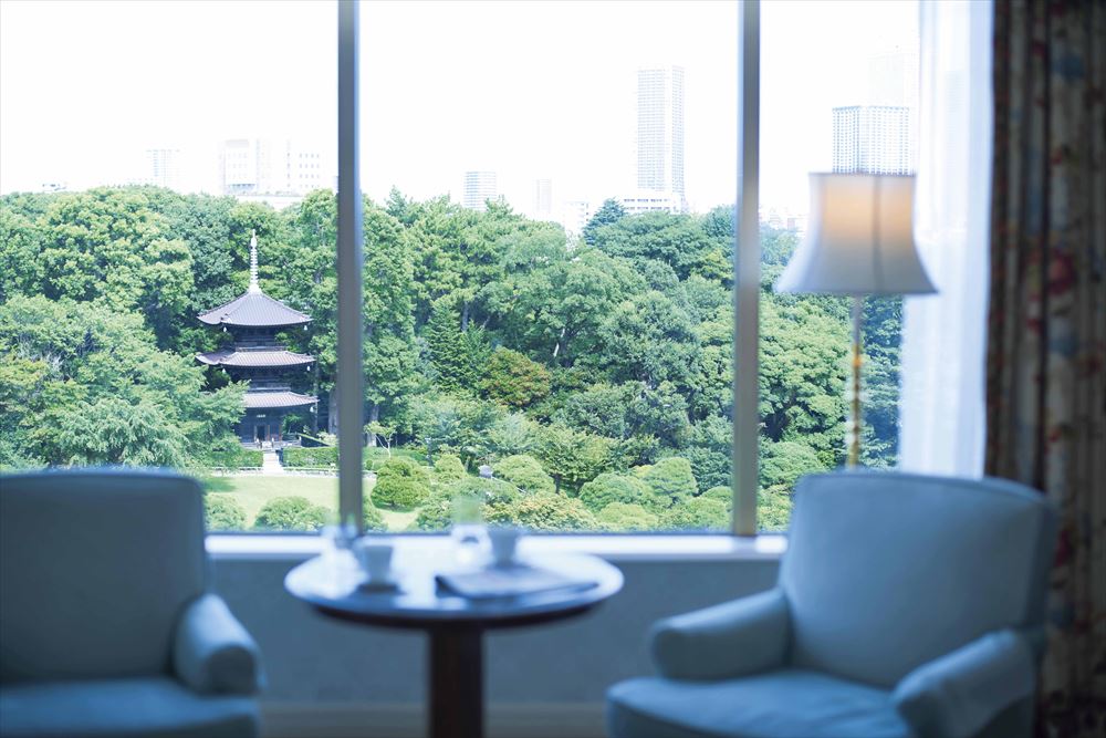 东京椿山庄大酒店_客房。日本庭园景观