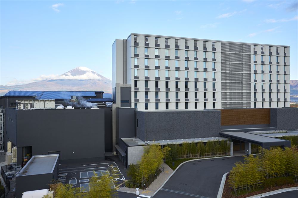 HOTEL CLAD_外观。背景中可以看到富士山