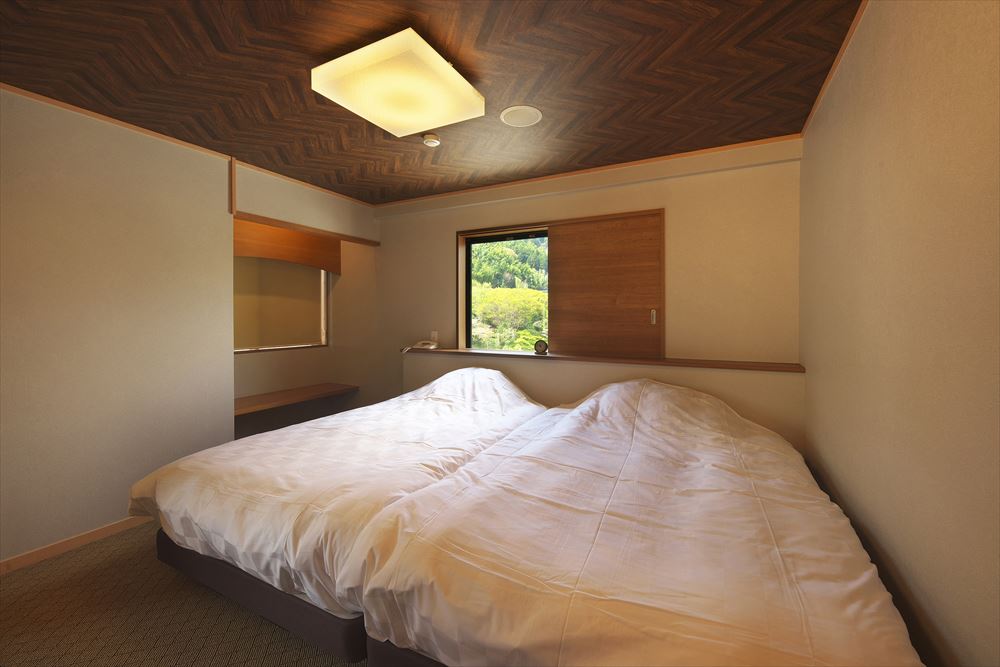 御宿惠。本馆（主楼） “Seseragi-kan” 套房（小双人床宽130cm两张尺寸的卧室）。