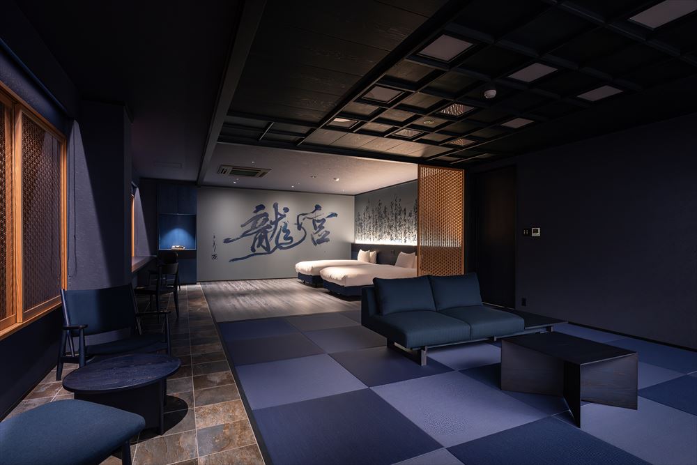 和乐园_客房“龙宫”。由书法家万美亲笔创作的震撼书法作品点缀其间，是一间充满艺术气息的客房。