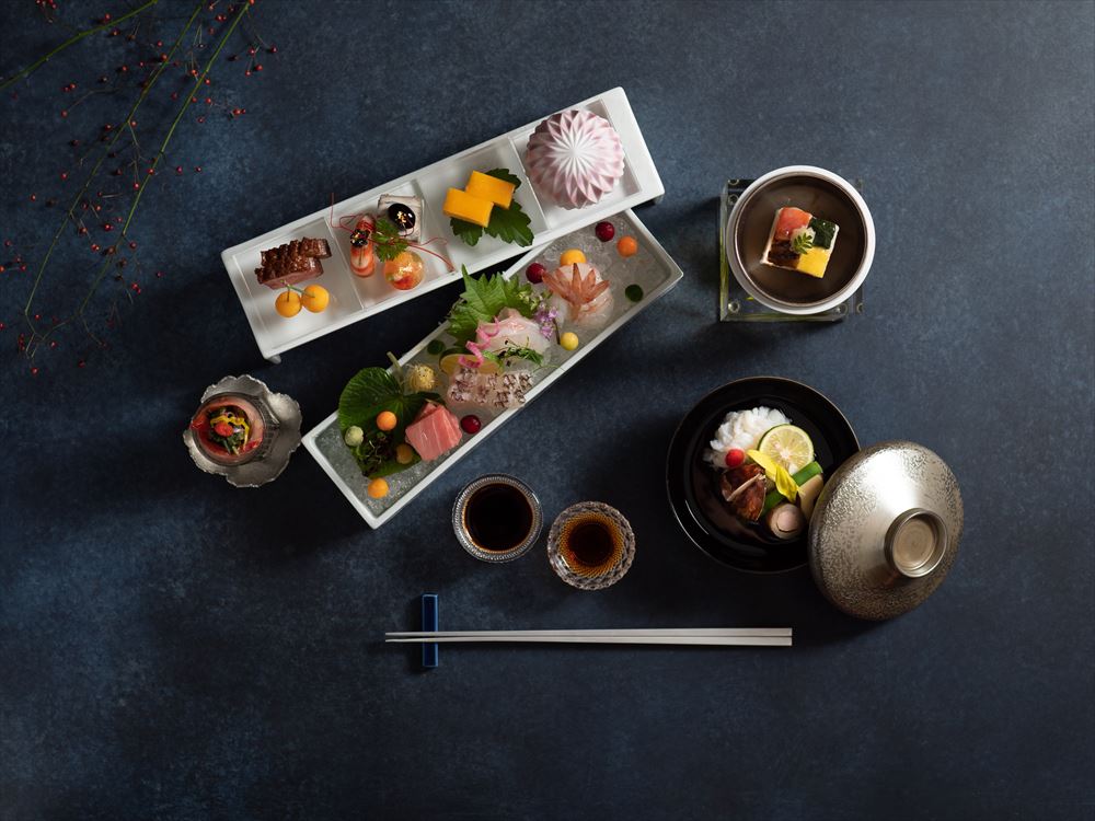 HAKONE HATSUHANA。晚餐還有以神奈川、靜岡當季食材烹調而成的季節餐點。敬請享用融入了山鮮海味的佳餚。