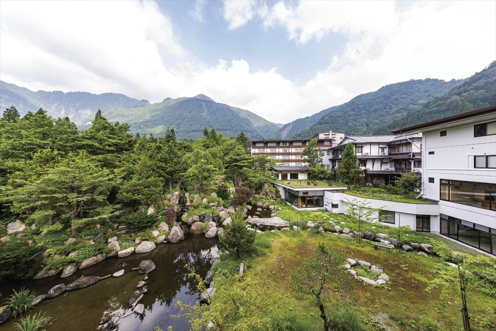 深山櫻庵別館 湯巡之宿 平湯館_清新綠意時節的中庭。