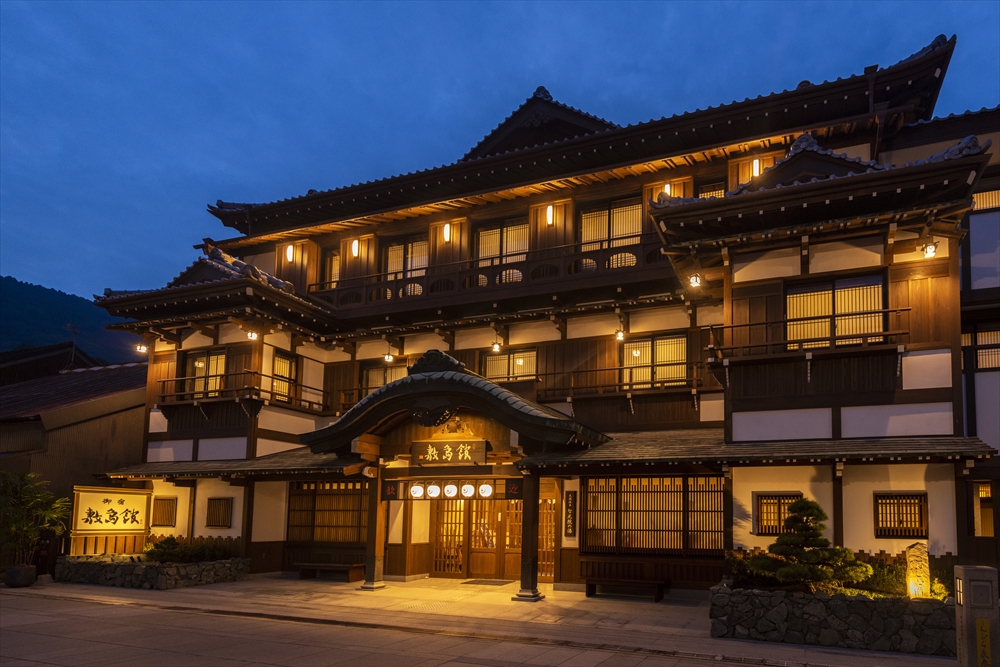 御宿 敷島館_敷島館建於金刀比羅宮的表參道旁，重現出了明治時代所建的老店風情。