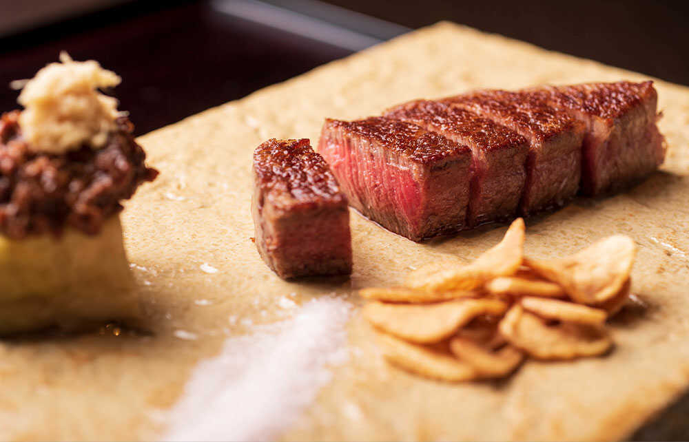 馥府 奈良_【肉料理】鐵板燒套餐使用大和蔬菜與日式香草等當地食材製作，是只有此處才能品嘗到，養身益體的餐點。