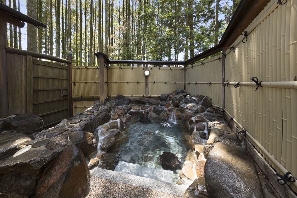 和樂園_獨棟別館「翠月」的專用包租露天浴池。
