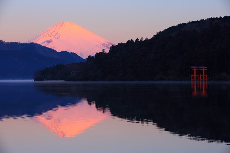 箱根温泉　逆さ富士　富士山