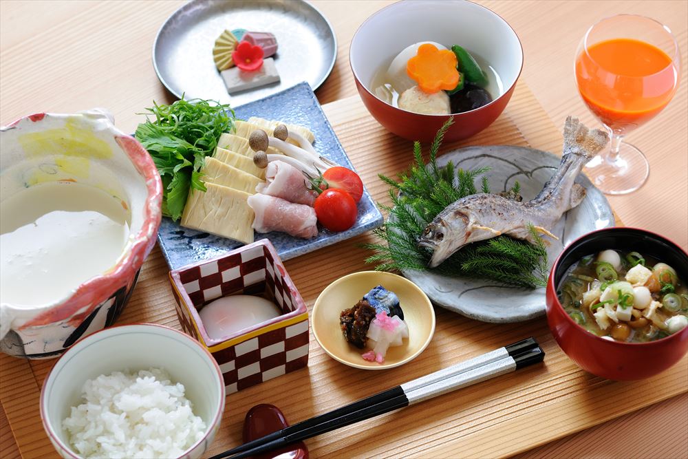 日光名物ゆばを使った豆乳鍋の朝食