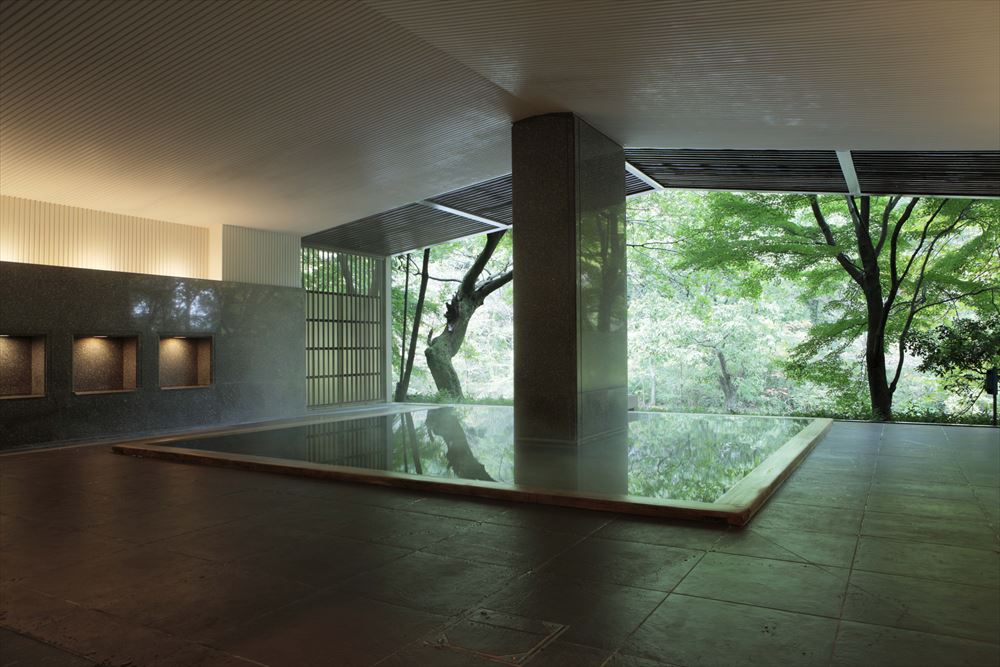 界箱根の開放的な半露天風呂